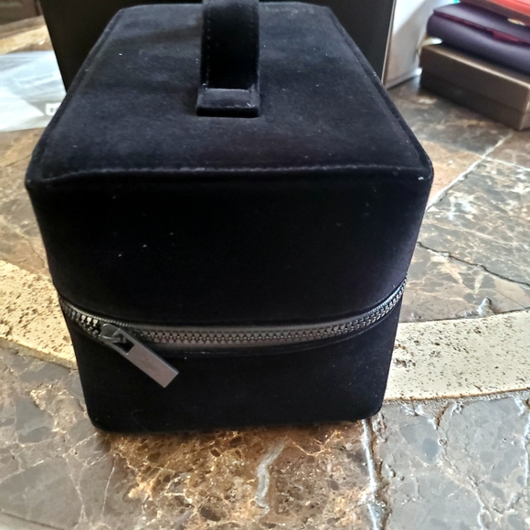 Ysl Yves Saint Laurent  premium zipper  vanity makeup case black noir New in box - Picture 5 of 10